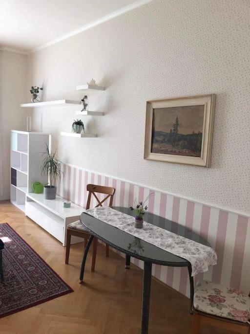 Prague Vysehradska Apartment Apartamento Praga